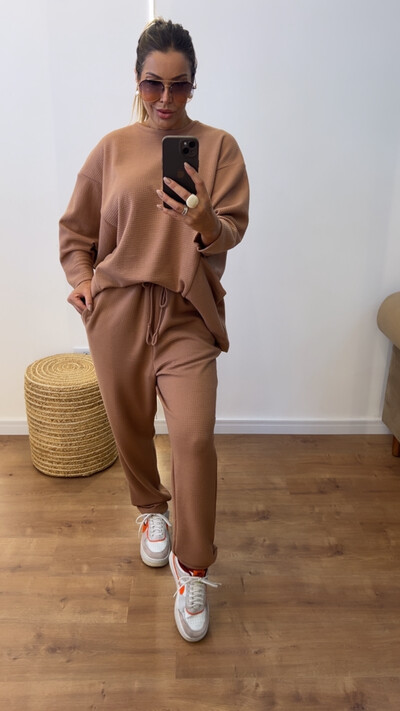 FotoConjunto Style Feminino em Malha Canelada de Algodão – Blusa Ampla e Calça Confortável