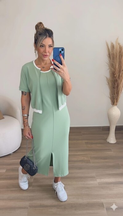 FotoConjunto Anita em Moletinho 2 Peças – Vestido Midi com Fenda e Bomber Manga Curta