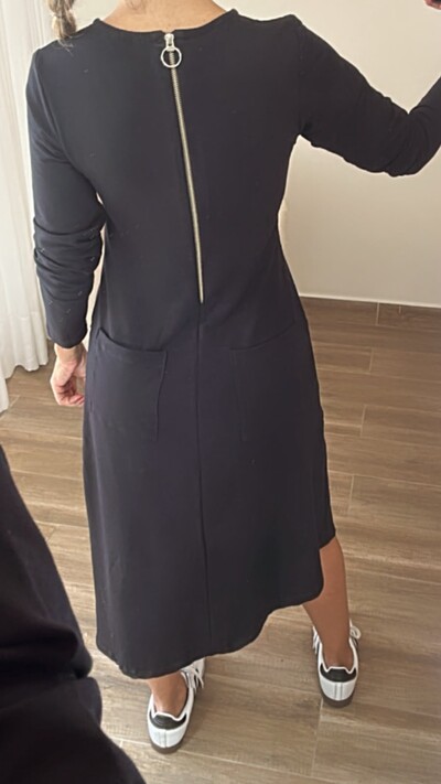Foto Vestido Michele em Moletinho com Zíper Decorativo e Bolsos