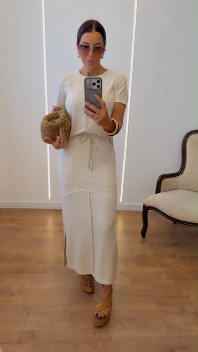 Foto Conjunto Adriana Feminino em Moletinho com Saia Midi e Fendas