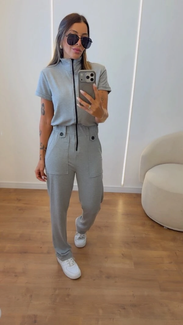 Macacão Feminino Linda em Moletinho com Bolsos