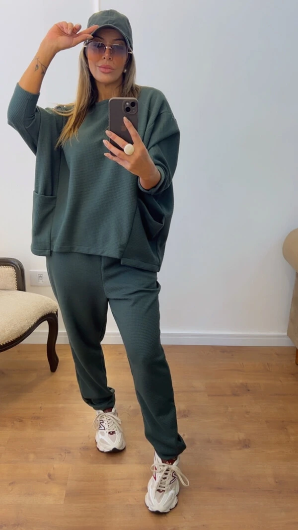 Conjunto Style Feminino em Malha Canelada de Algodão – Blusa Ampla e Calça Confortável