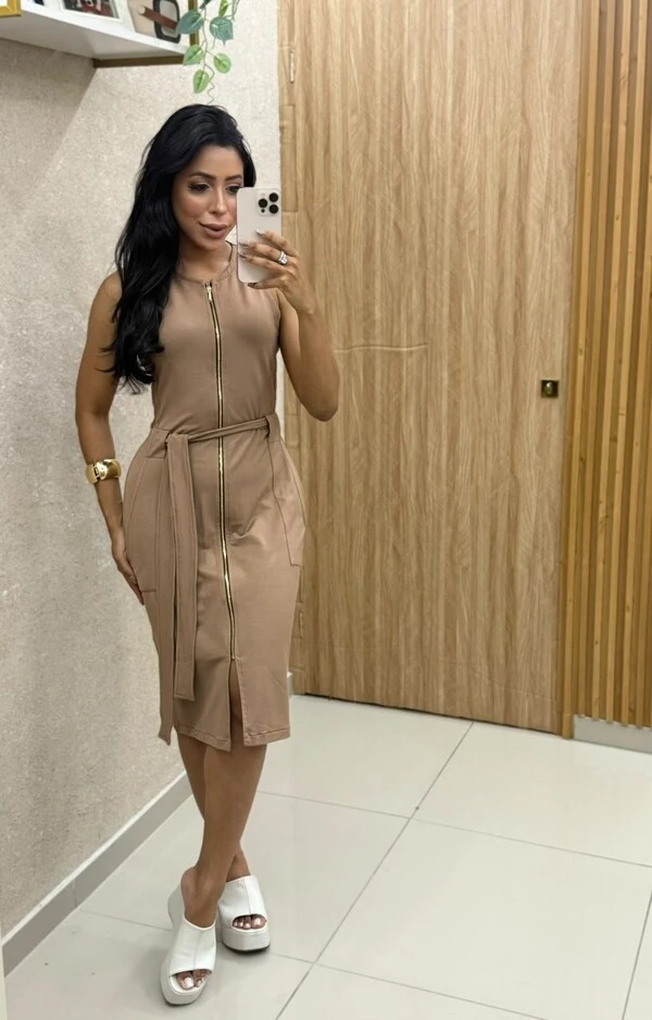Vestido Sara Midi Feminino em Moletinho com Zíper Frontal e Cinto