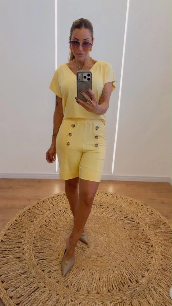 Conjunto Feminino Valentina com Blusa Decote V e Shorts