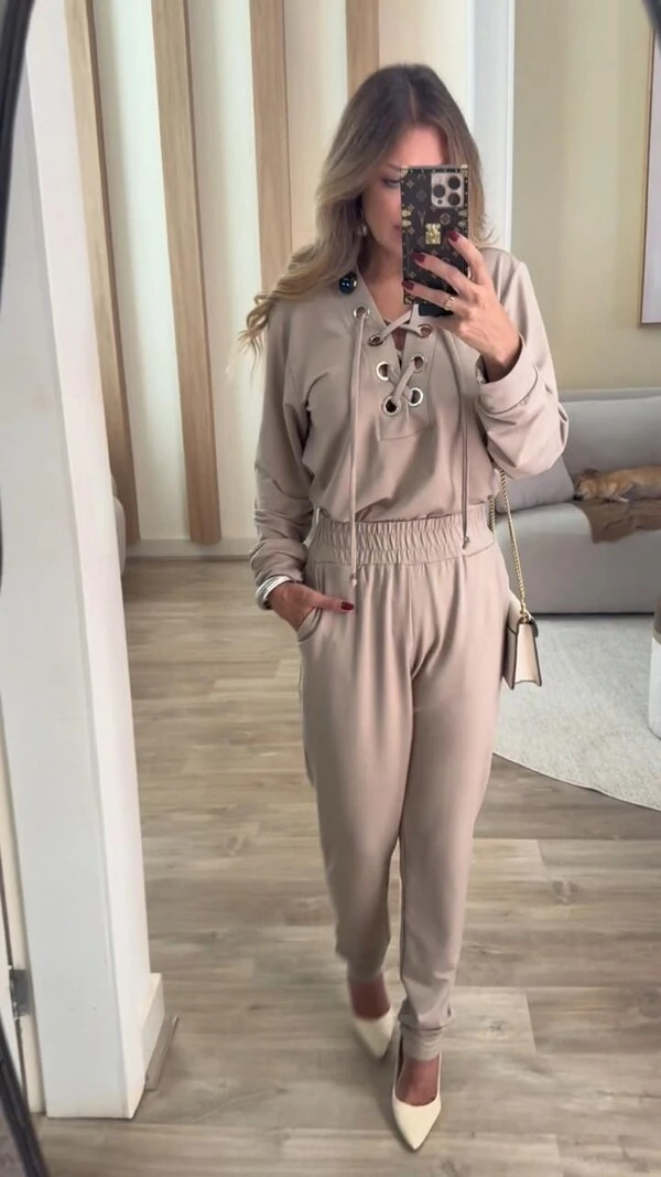 Conjunto Decote Ilhós em Moletinho – Look Moderno, Elegante e Confortável