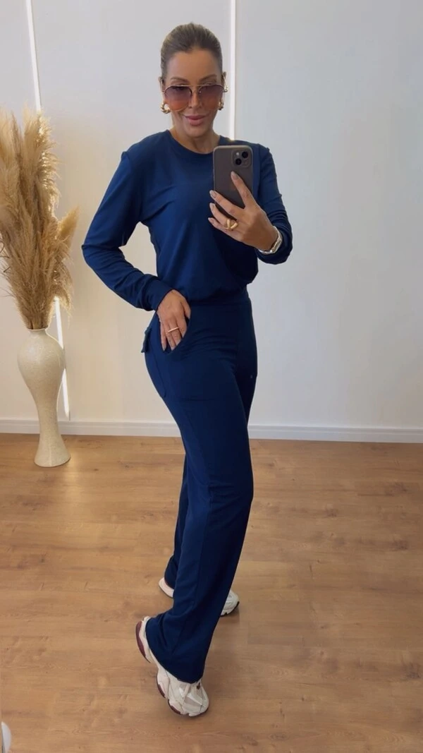 Conjunto Feminino Betina em Moletinho com Calça Reta