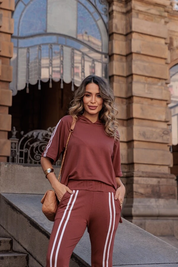 Conjunto Maya em Moletinho com Capuz e Calça Flare Sport | Conforto e Elegância
