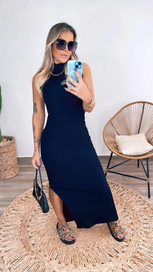 Vestido Midi Canelado com Gola Alta e Fenda – Modelagem Elegante