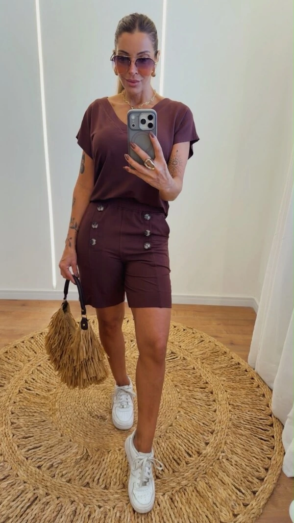 Conjunto Feminino Valentina com Blusa Decote V e Shorts