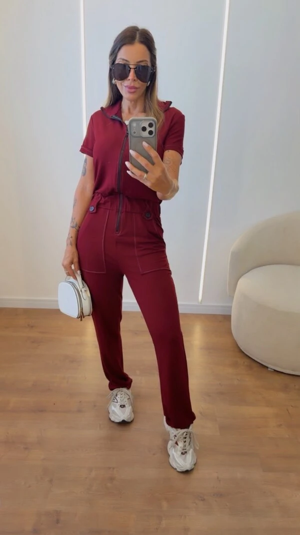 Macacão Feminino Linda em Moletinho com Bolsos