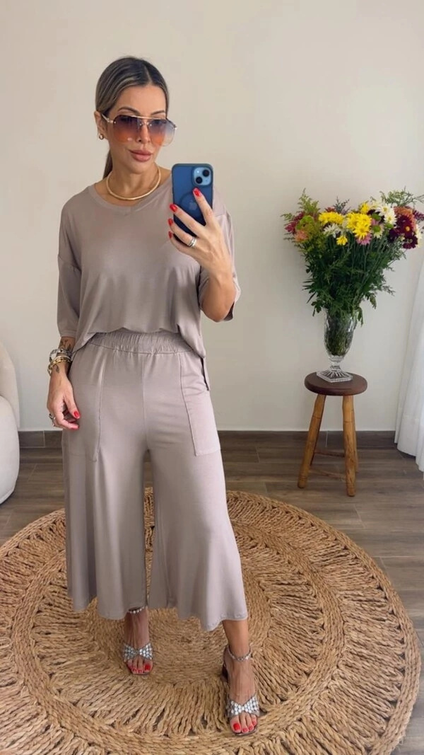 Conjunto Málaga em Viscolycra Premium Feminino – Blusa Ampla e Pantacourt