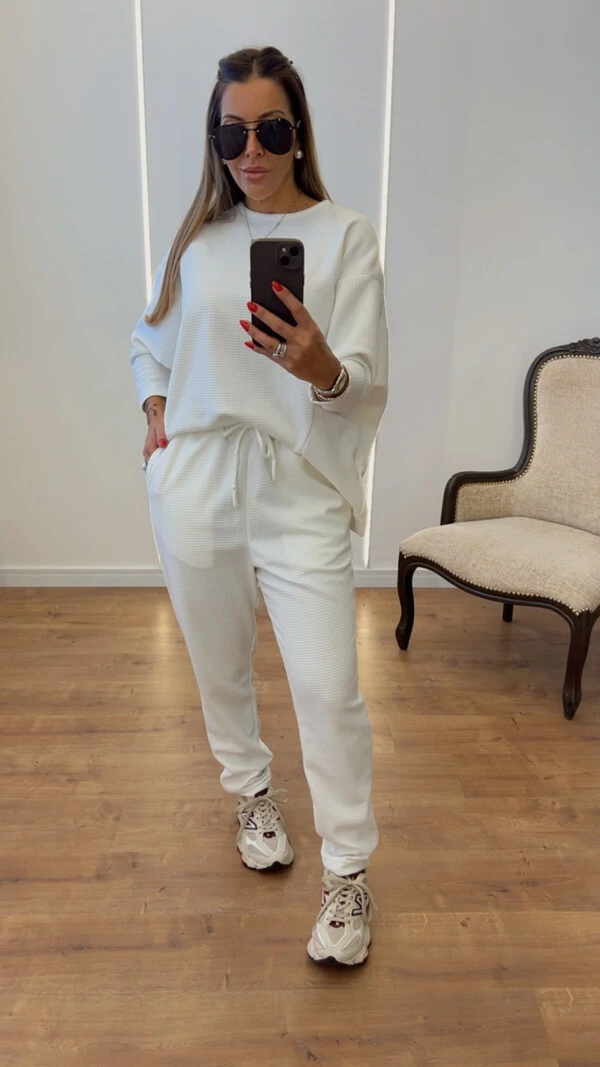 Conjunto Style Feminino em Malha Canelada de Algodão – Blusa Ampla e Calça Confortável