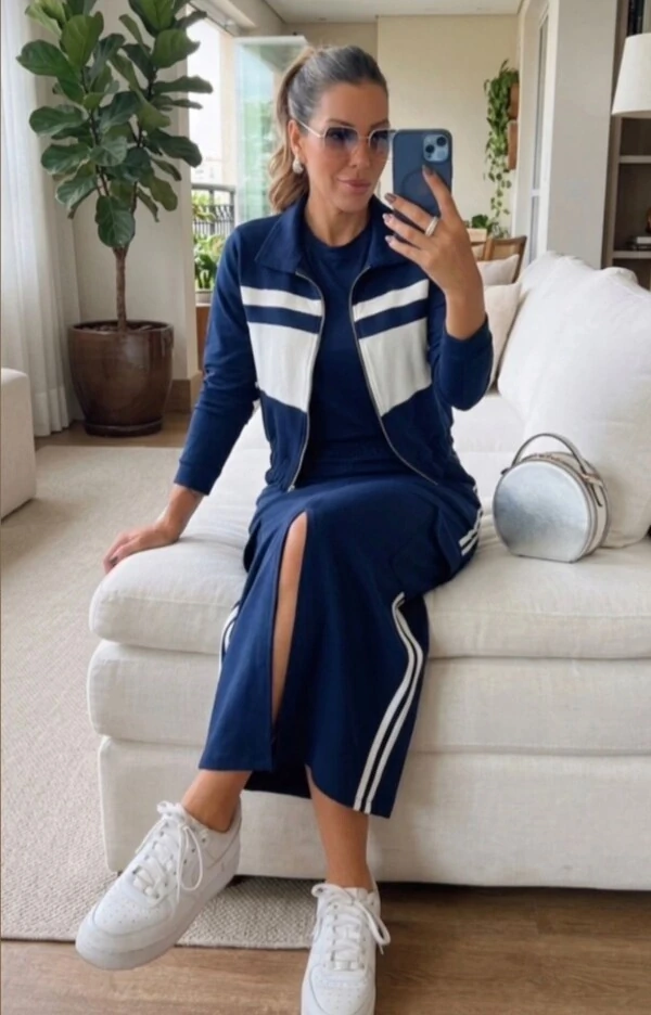 Conjunto 3 Peças em Moletinho – Vestido Midi com Fenda + Jaqueta Esportiva