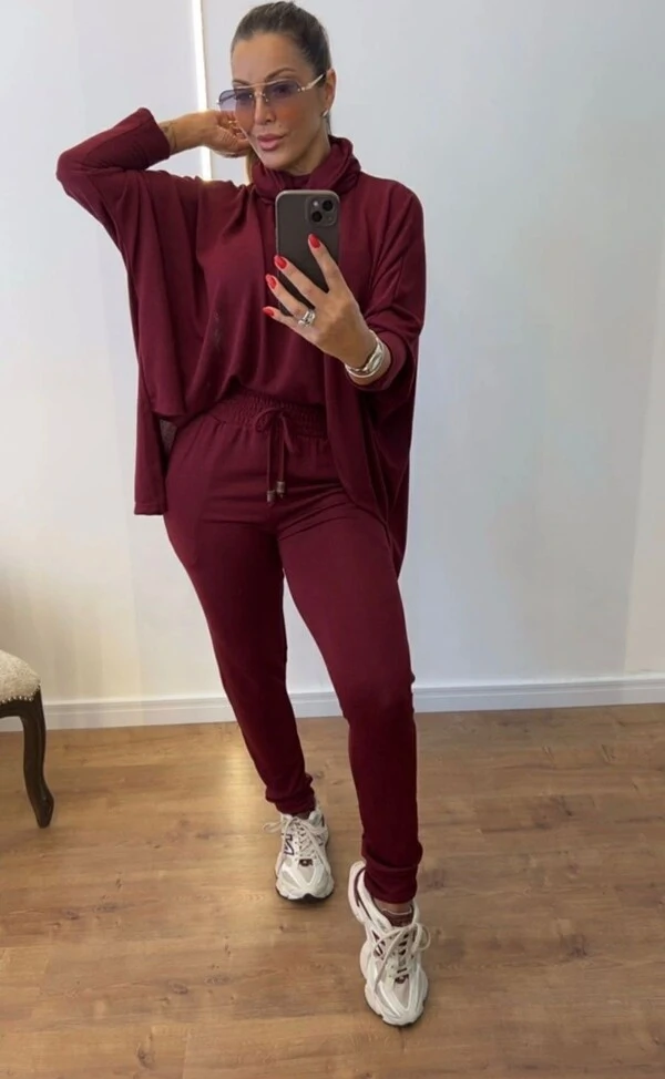 Conjunto Liliane em Malha Tricô com Blusa Morcego e Calça Jogger Feminina