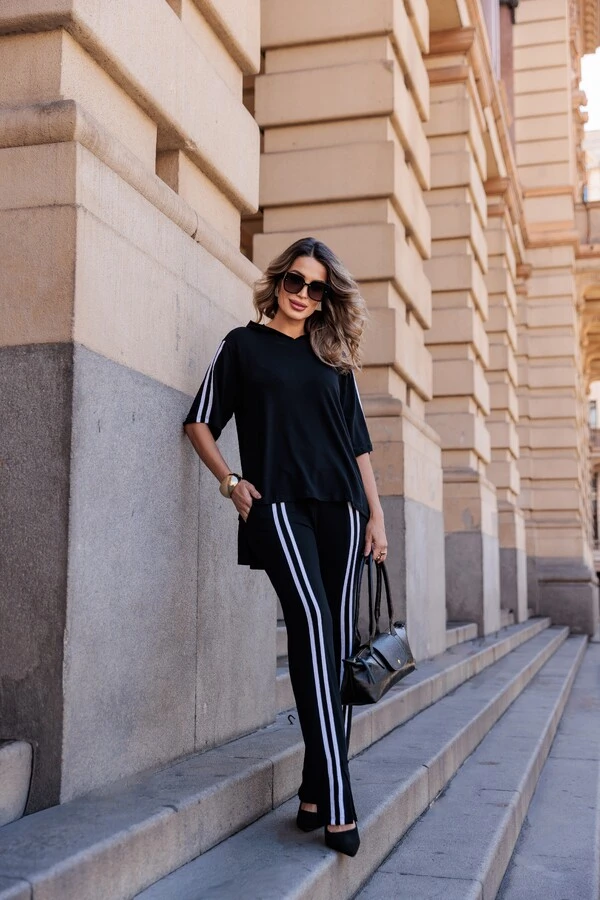 Conjunto Maya em Moletinho com Capuz e Calça Flare Sport | Conforto e Elegância