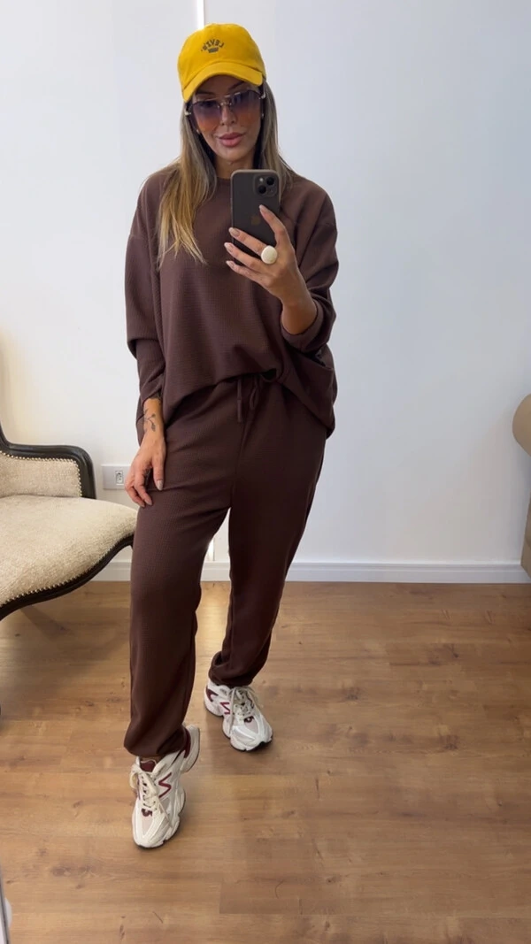 Conjunto Style Feminino em Malha Canelada de Algodão – Blusa Ampla e Calça Confortável