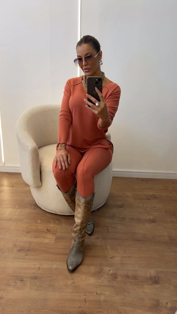 Conjunto Isa em Moletinho Feminino Confortável e Moderno