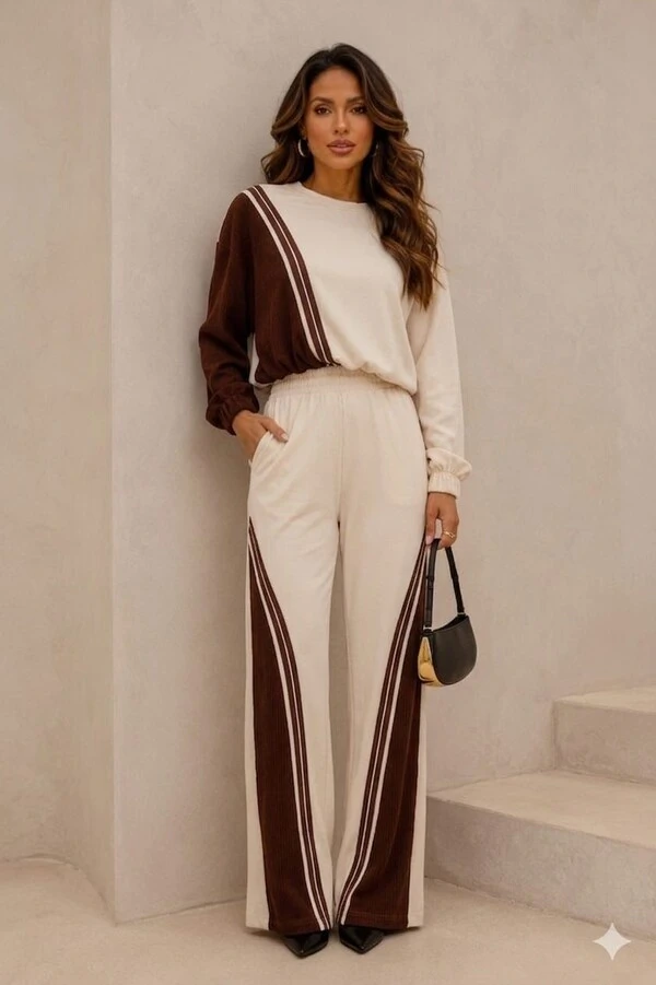 Conjunto Feminino Detalhe Tricot em Moletinho com Calça Pantalona