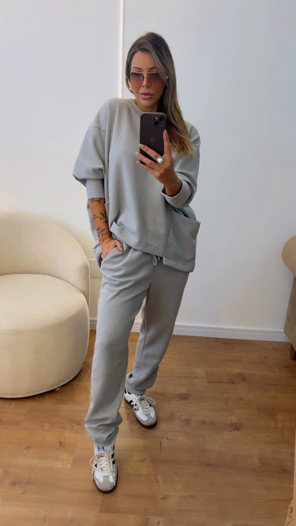 Conjunto Style Feminino em Malha Canelada de Algodão – Blusa Ampla e Calça Confortável
