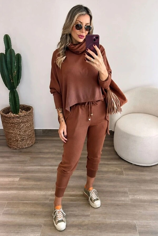 Conjunto Liliane em Malha Tricô com Blusa Morcego e Calça Jogger Feminina