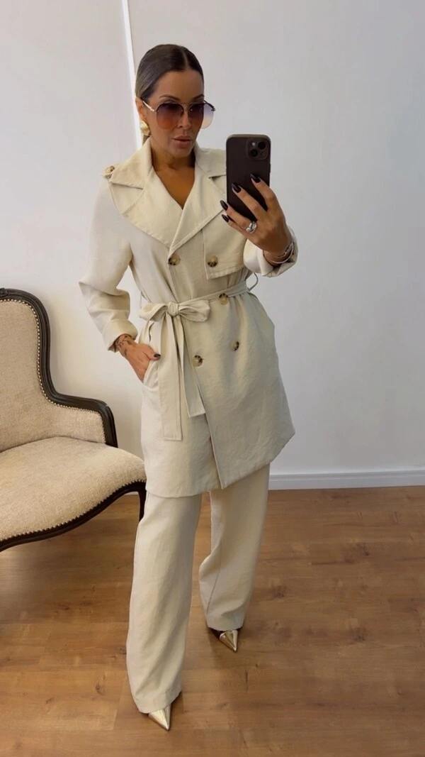 Conjunto Feminino Trench Coat com Calça de Alfaiataria Off White