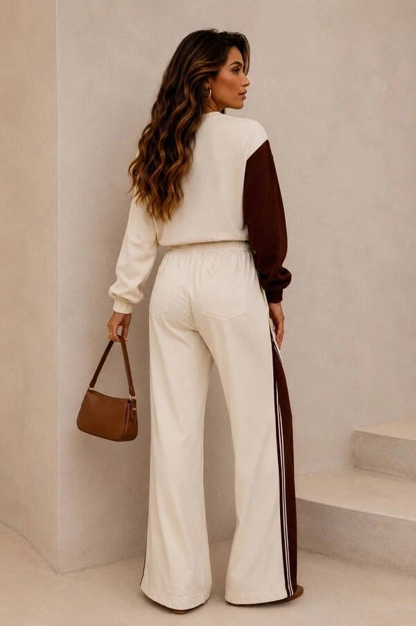 Conjunto Feminino Detalhe Tricot em Moletinho com Calça Pantalona