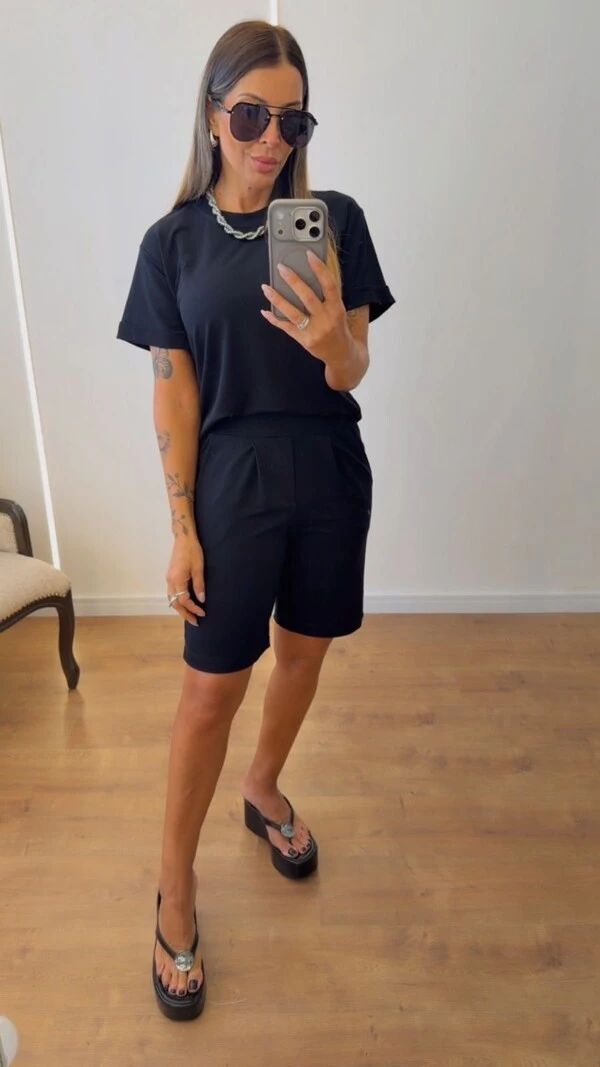 Conjunto Ingrid Feminino com Camiseta e Bermuda de Cintura Alta