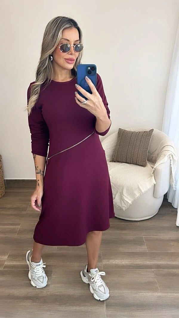 Vestido Michele em Moletinho com Zíper Decorativo e Bolsos