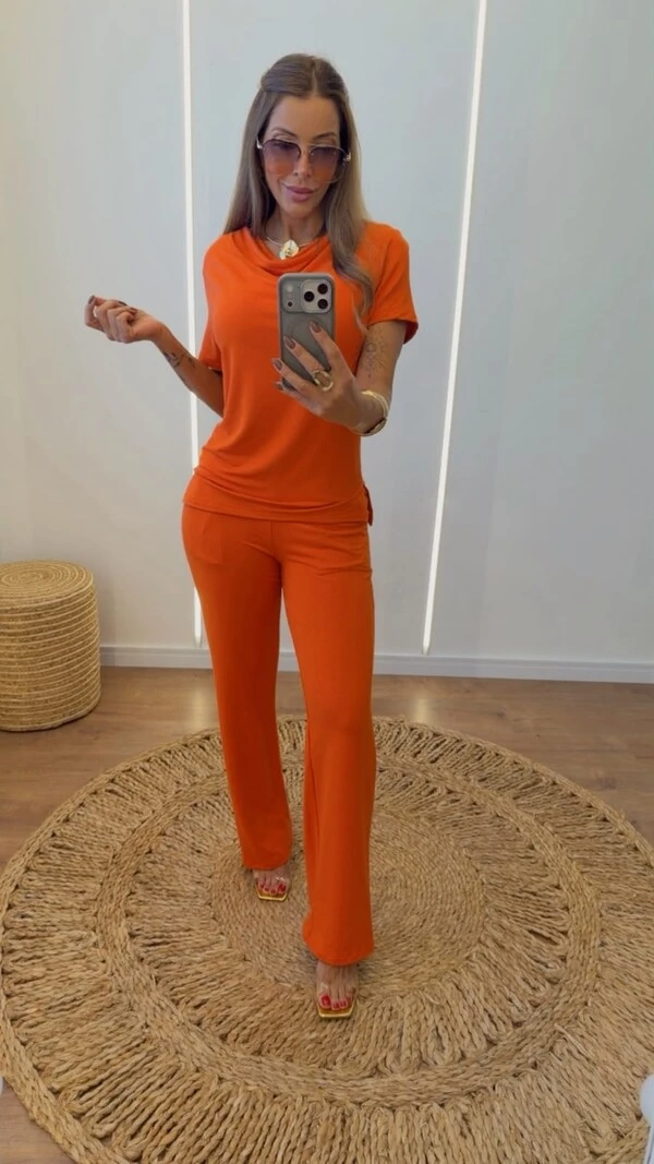 Conjunto Renata com Blusa Gola Drapeada e Calça Reta