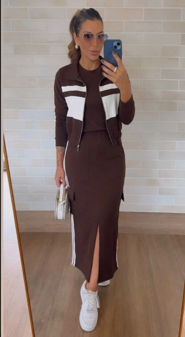 Conjunto 3 Peças em Moletinho – Vestido Midi com Fenda + Jaqueta Esportiva