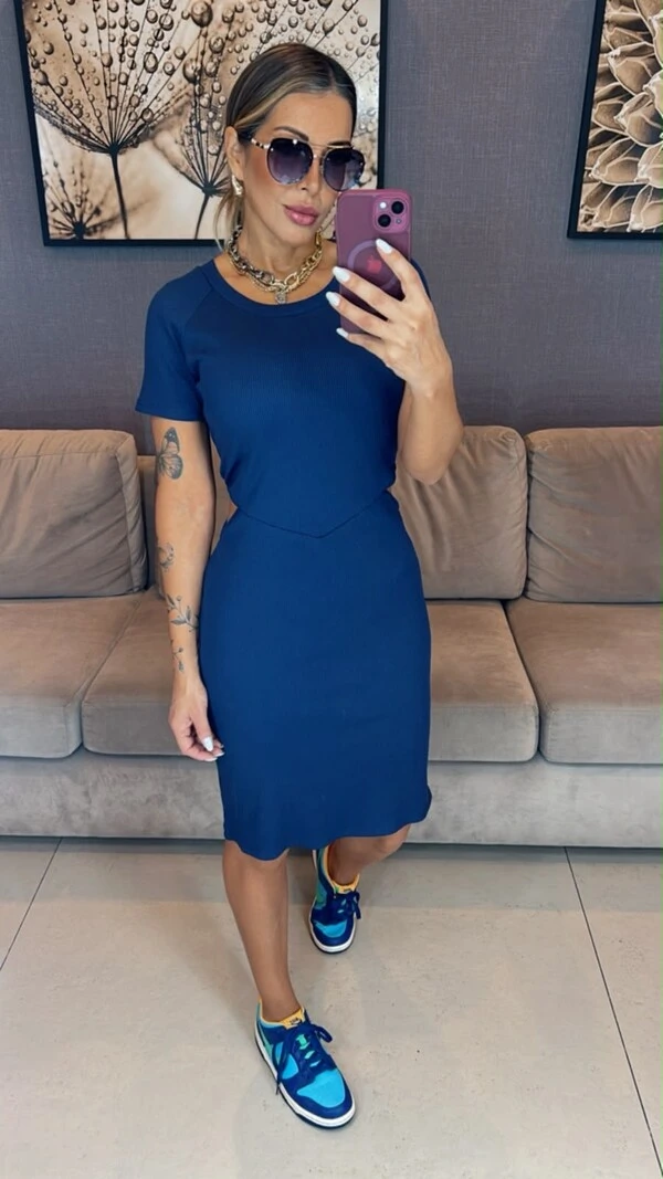 Vestido Kelly em Malha Canelada com Recorte Lateral