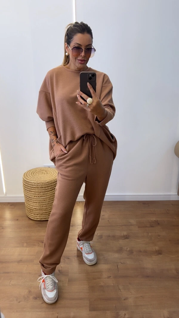 Conjunto Style Feminino em Malha Canelada de Algodão – Blusa Ampla e Calça Confortável
