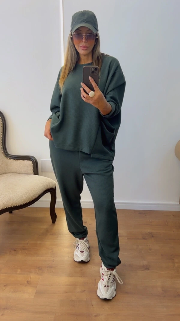 Conjunto Style Feminino em Malha Canelada de Algodão – Blusa Ampla e Calça Confortável