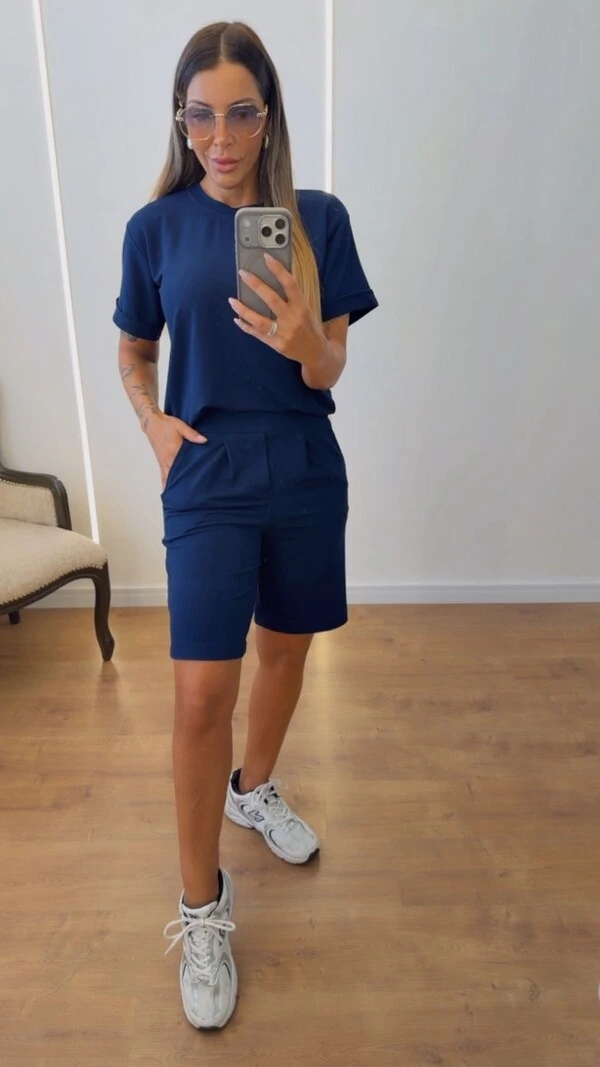 Conjunto Ingrid Feminino com Camiseta e Bermuda de Cintura Alta