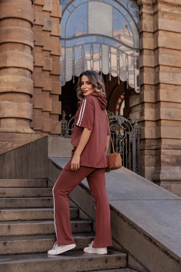 Conjunto Maya em Moletinho com Capuz e Calça Flare Sport | Conforto e Elegância