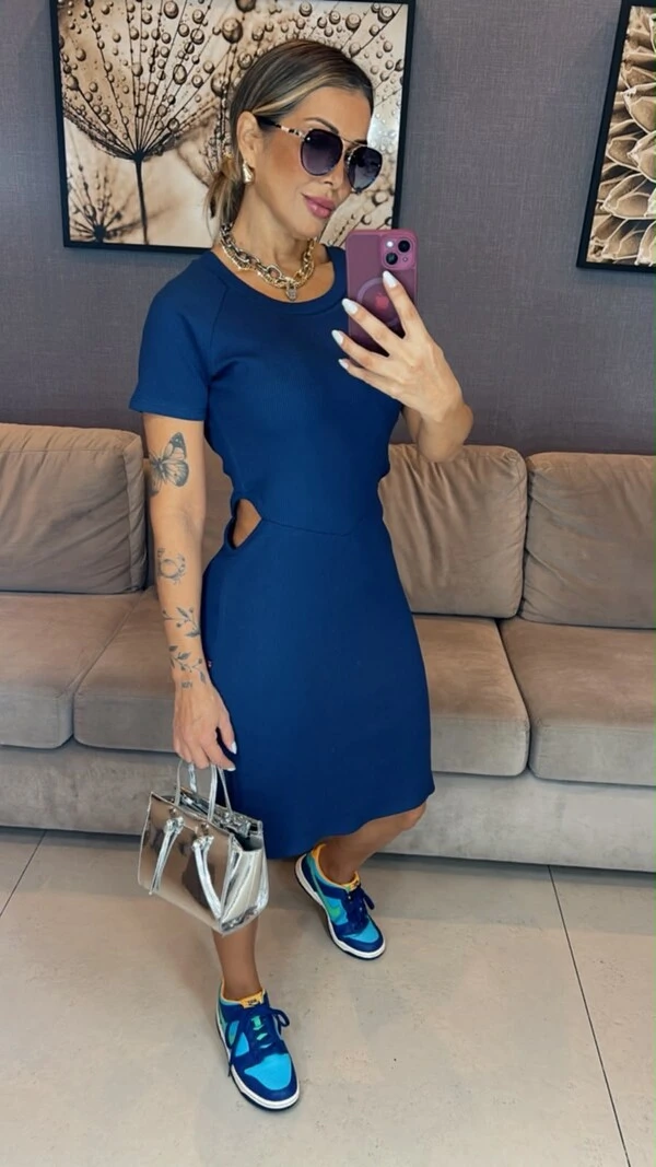 Vestido Kelly em Malha Canelada com Recorte Lateral