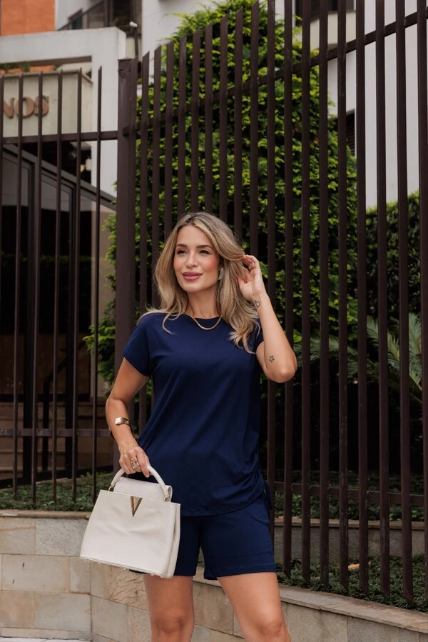 Conjunto Leticia em Viscolycra Premium com Blusa Ajustável e Shorts