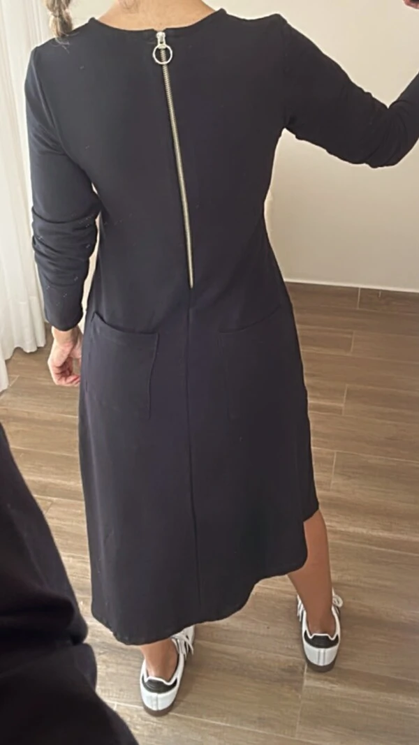 Vestido Michele em Moletinho com Zíper Decorativo e Bolsos