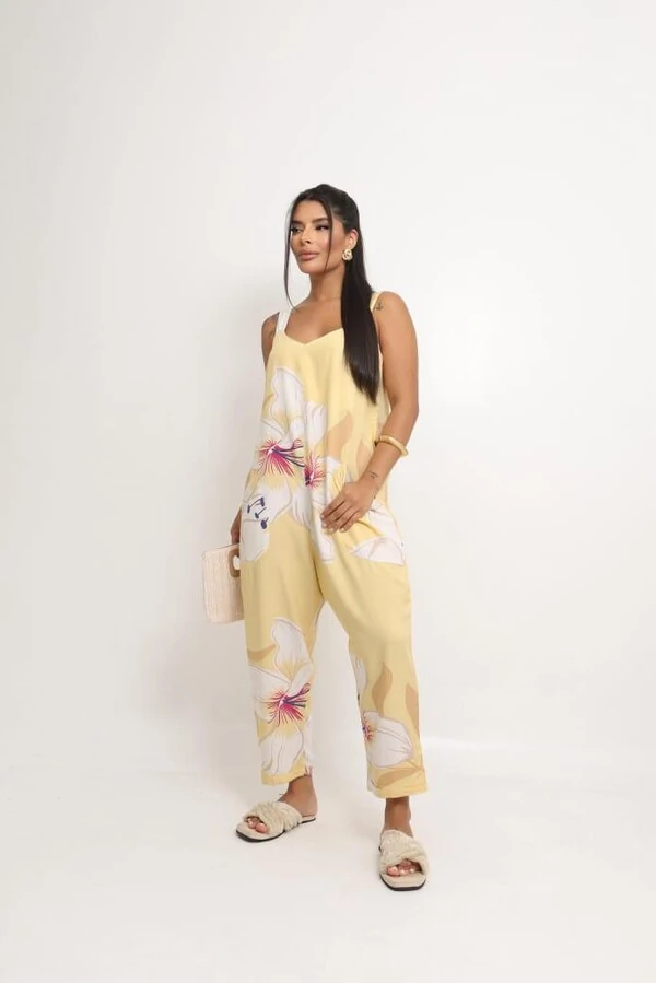 Macacão Pantacourt em Viscose com Bolsos