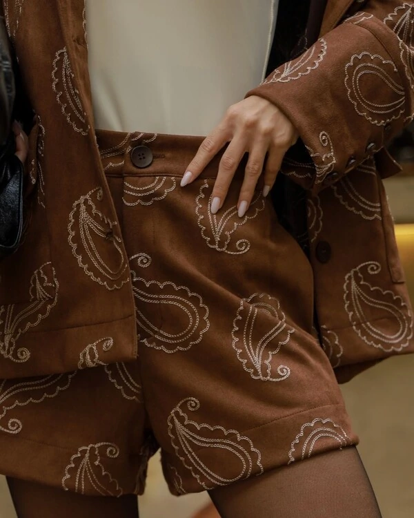 Bermuda Suede Bordado Katarina