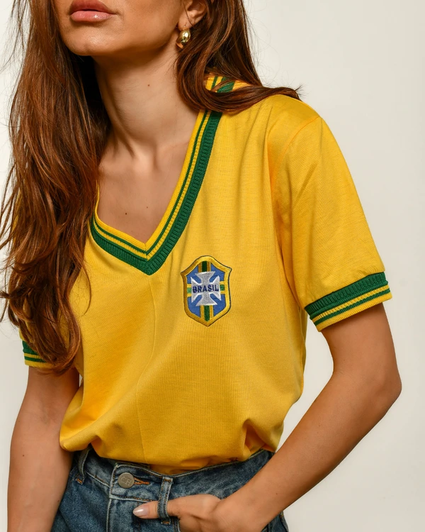 Camiseta do Brasil gola V Amarela