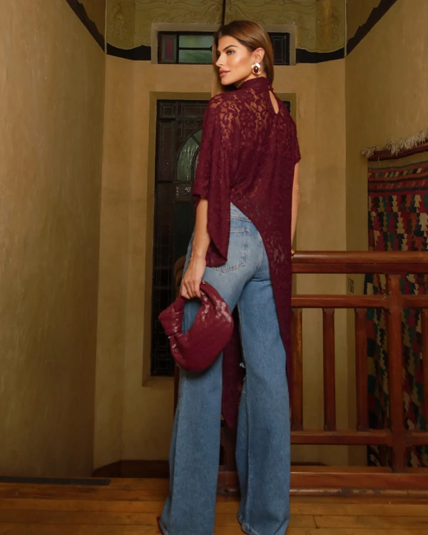 Blusa Assimétrica de Renda Lola Vinho
