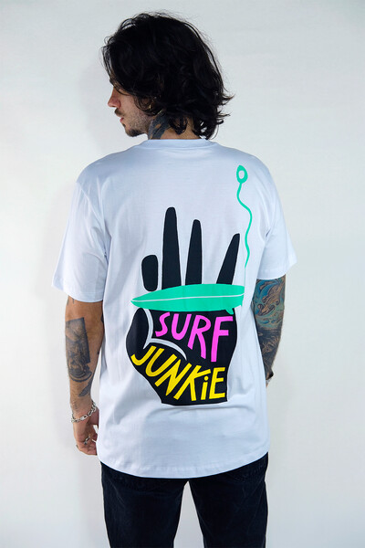 FotoT-shirt High Tide State Surf Junkie Marcello Serpa
