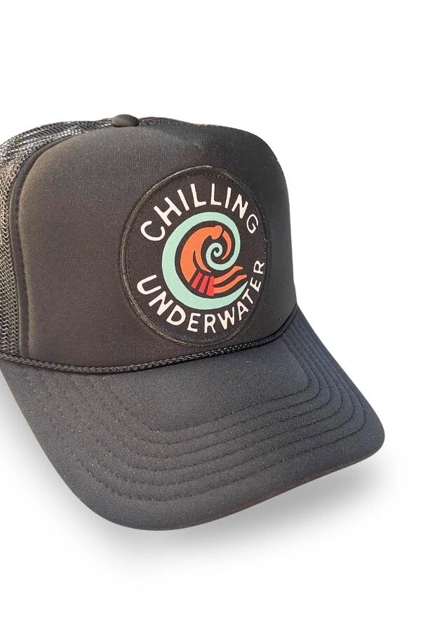 Boné Trucker Chilling Underwater by Marcello Serpa