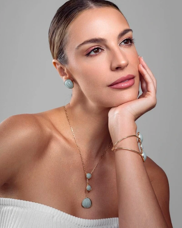 Colar Gravata Resina