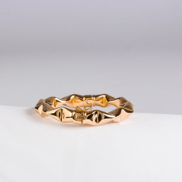 Bracelete Grosso Martelado com Fecho de Encaixe