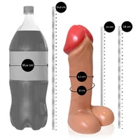 Pênis Thanos 28 cm x 8,2 cm com Ventosa Gigante Grosso Flexível e Escroto