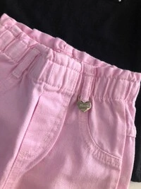 Calça de Sarja com Pingente