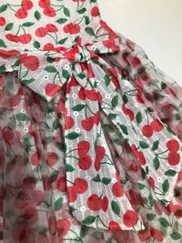 Vestido tule cerejas