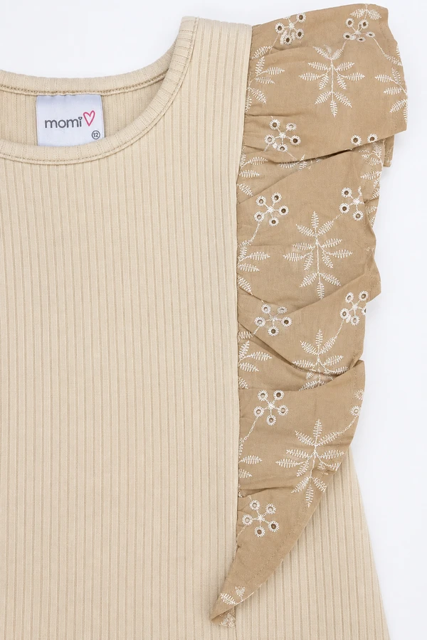 Blusa canelada com babados